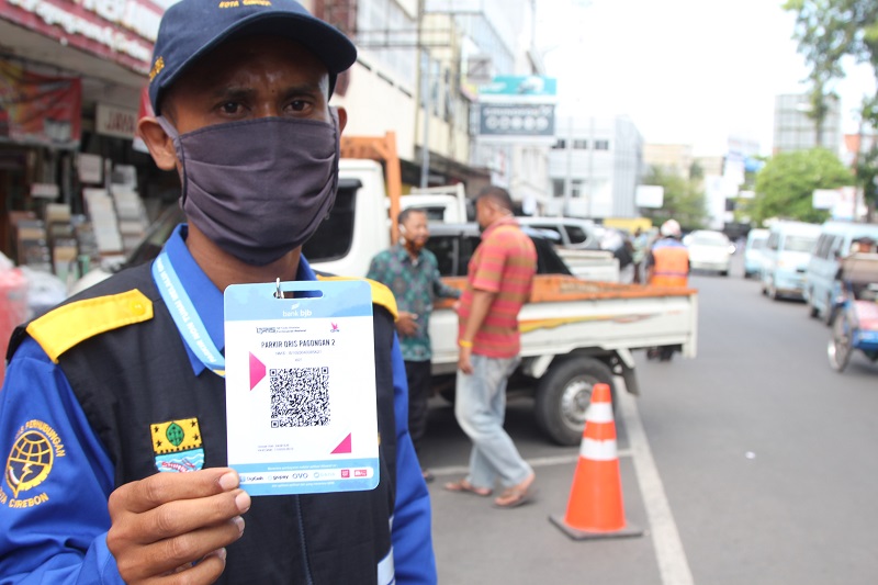 Petugas Parkir Dibekali Sistem Scan QR Code